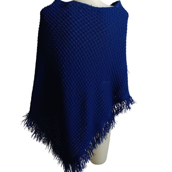 Small Vintage 1970s Womens Sweater Shawl Blue Cape Acrylic Net Woven Hippy Mod - Picture 2 of 7
